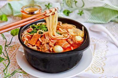 特色砂鍋土豆粉哪裏好?砂鍋土豆粉香蕉视频下载污中心